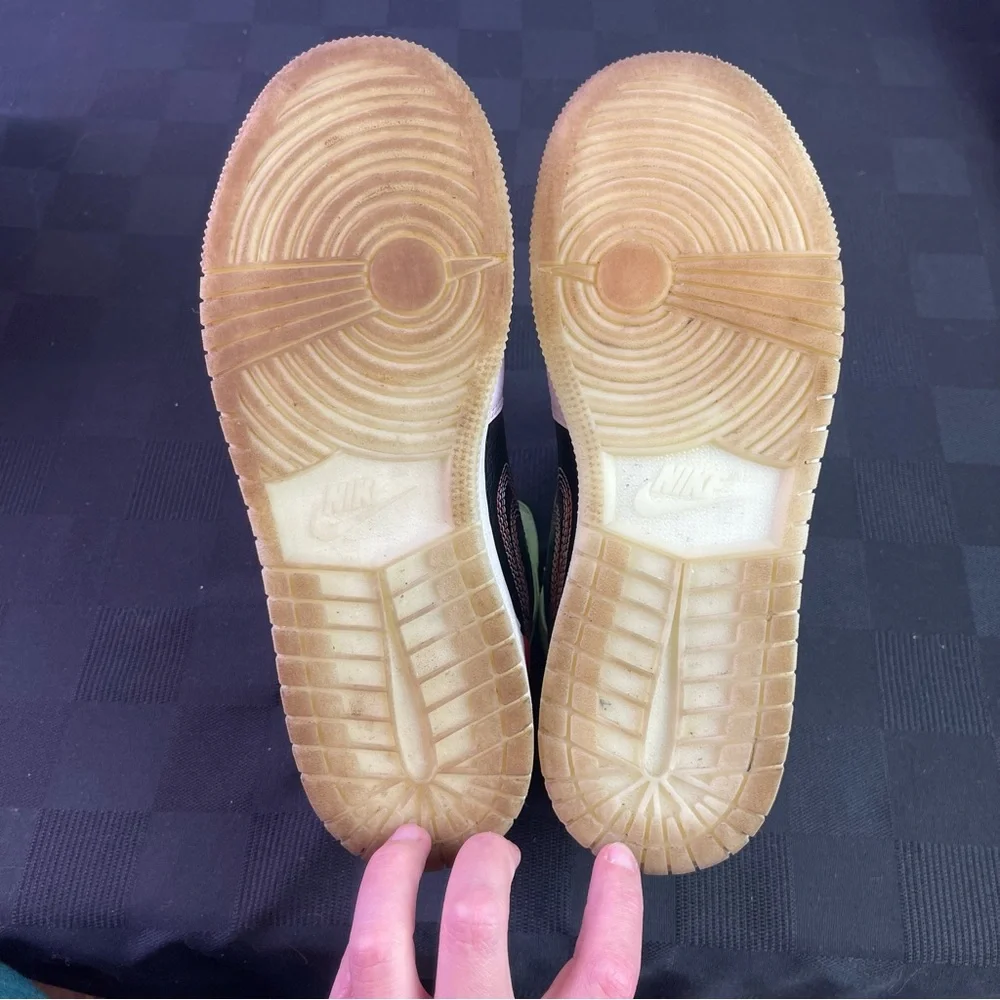 Nike Air Jordan 1 Mid Black Glow in the Dark Youth Size 5.5 - Picture 7 of 9